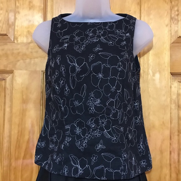 Ann Taylor Loft Blouse 
3 / 4 Small Petite
55% Linen 45% Cotton
Dressy or Casual - Picture 5 of 8